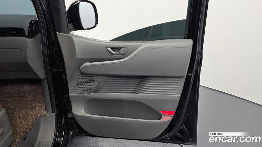 Hyundai Staria 4WD Lounge 7-Seater, 2022