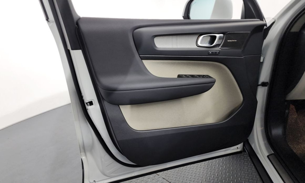 Volvo XC40 B4 Ultra Bright, 2025