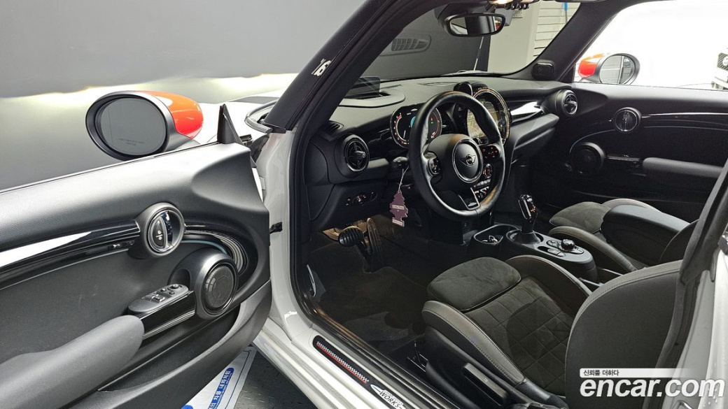 Mini Cooper JCW, 2024