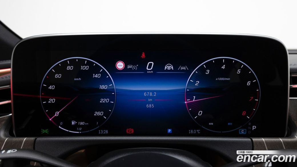 Mercedes-Benz E-Class E300 4MATIC Exclusive, 2026