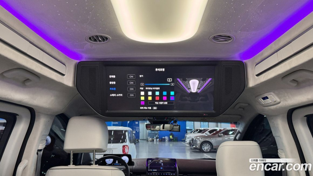 Hyundai Staria Lounge 7-Seater, 2022