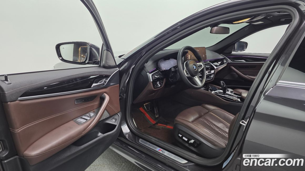 BMW 5-Series 530i xDrive M Sport Package, 2023
