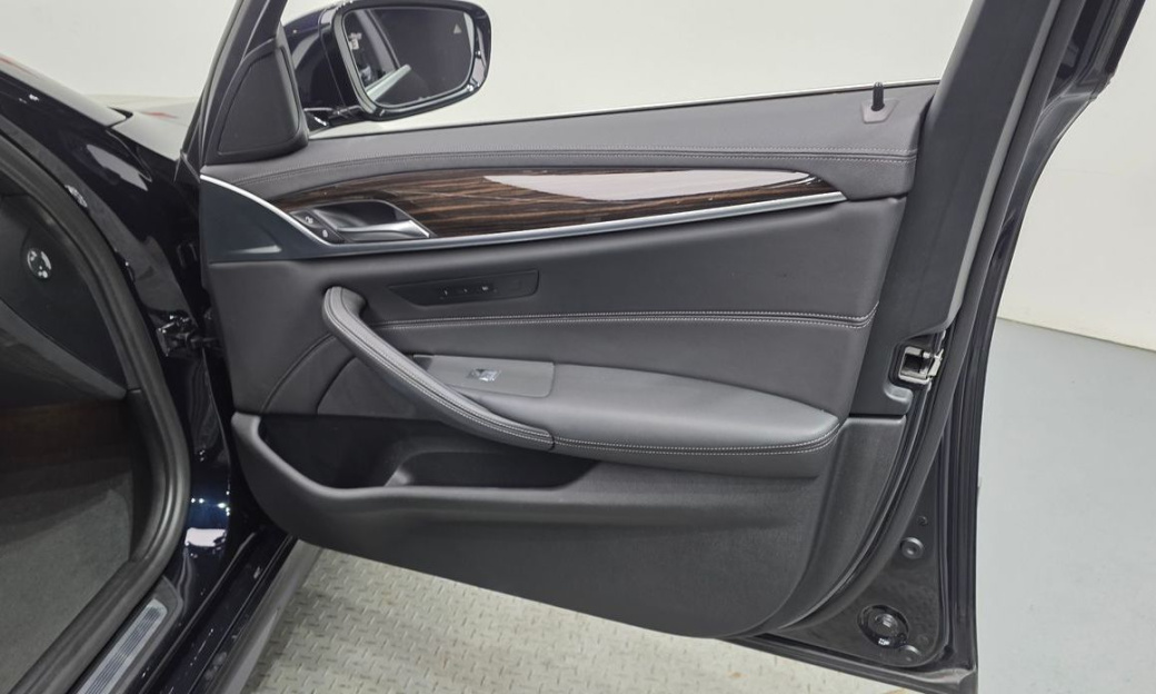 BMW 5-Series 523d M Sport, 2022