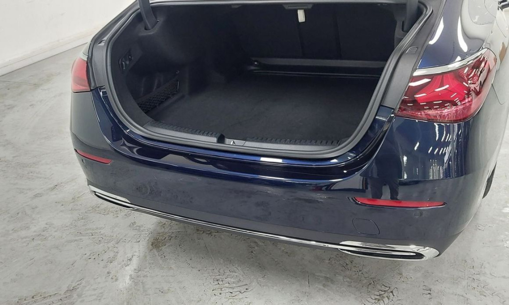 Mercedes-Benz E-Class E300 4MATIC Exclusive, 2025