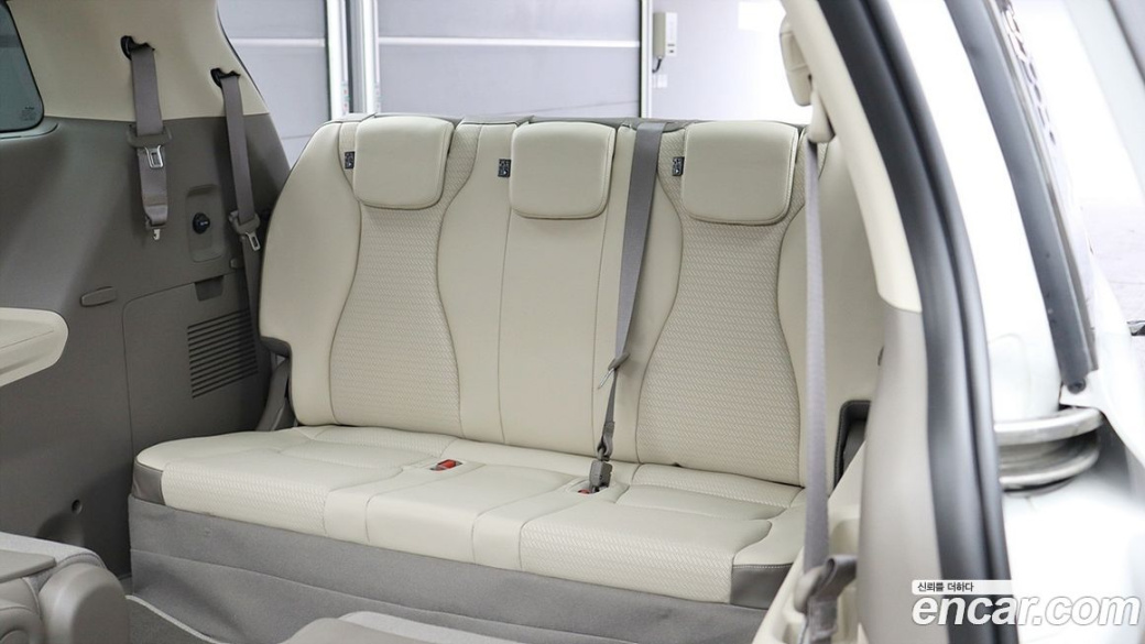 Kia Carnival 9-Seater Signature, 2024