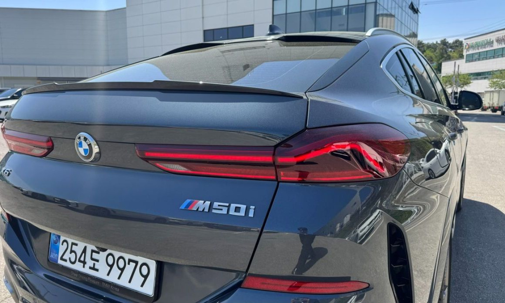 BMW X6 M50i, 2022