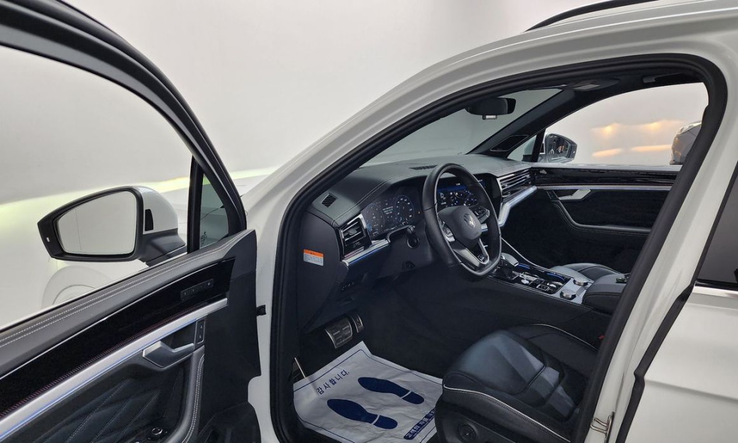 Volkswagen Touareg 3.0 TDI R-Line, 2025