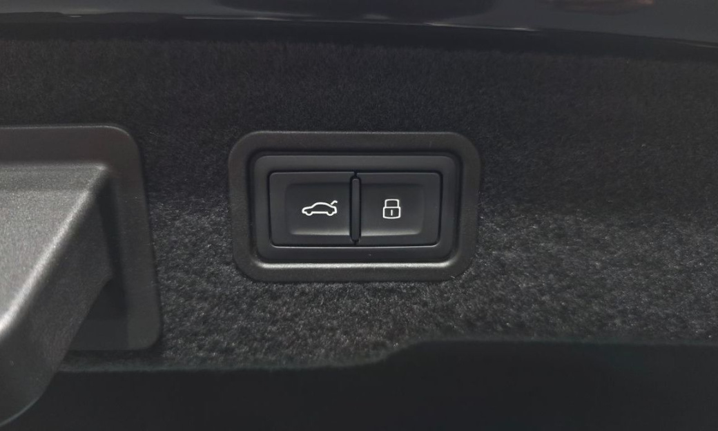 Audi A8 55 TFSI Quattro LWB, 2021