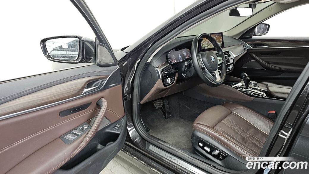 BMW 5-Series 530i Luxury, 2022