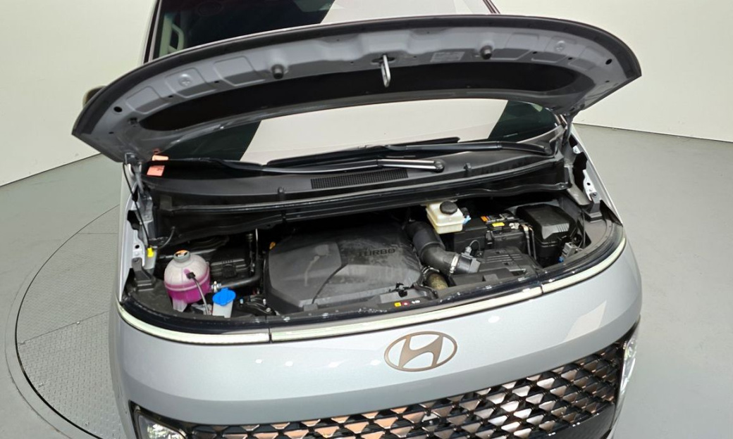 Hyundai Staria 4WD Lounge 9-Seater, 2025