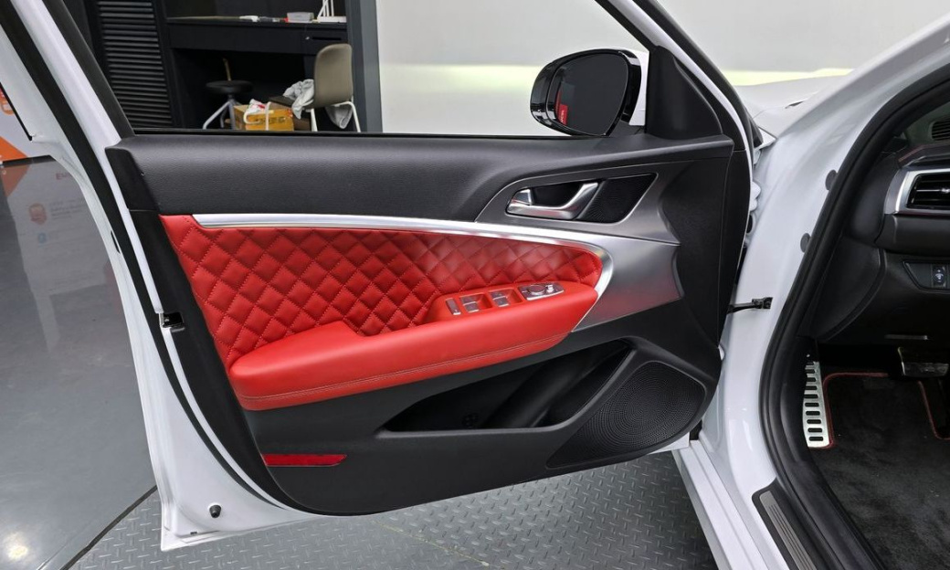 Genesis G70 Gasoline 2.5T 4WD, 2025