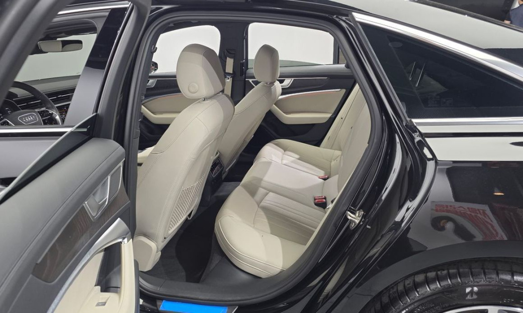 Audi A6 45 TFSI Premium, 2024