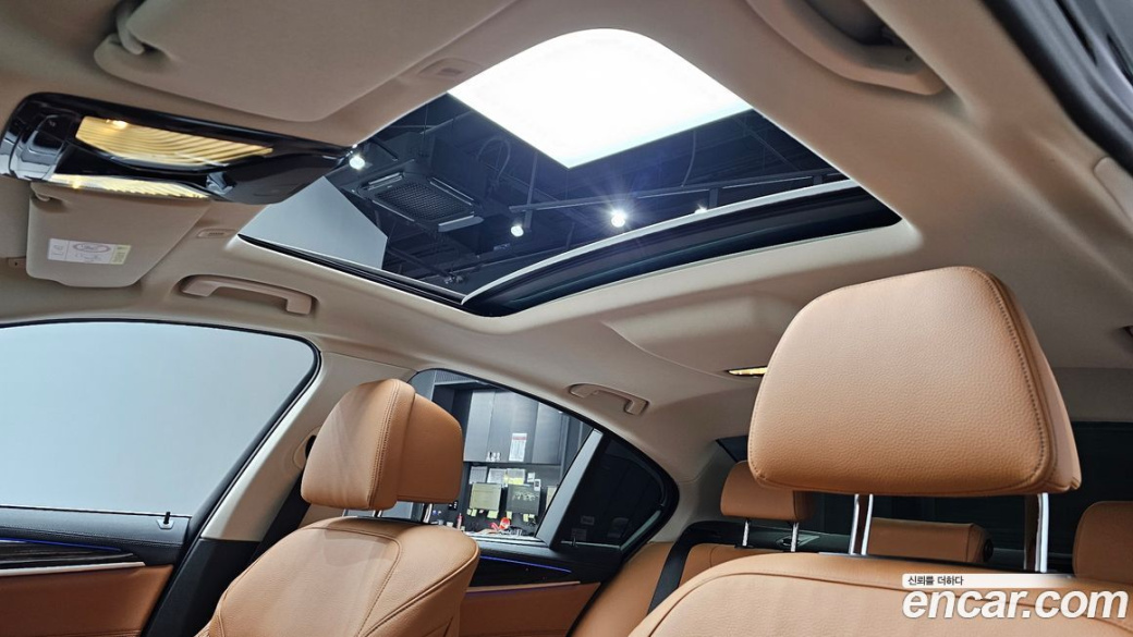 BMW 5-Series 520i Luxury, 2023