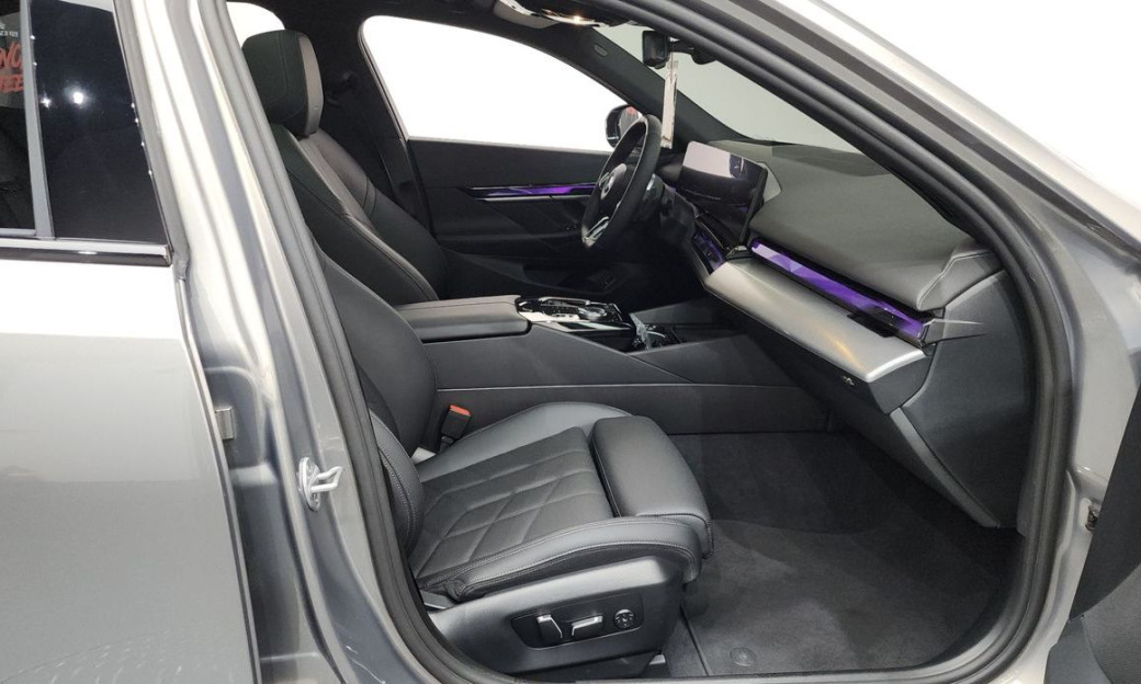 BMW 5-Series 520i M Sport, 2025