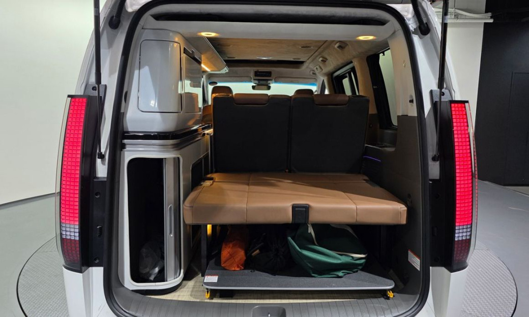 Hyundai Staria 2WD Camping Car, 2024