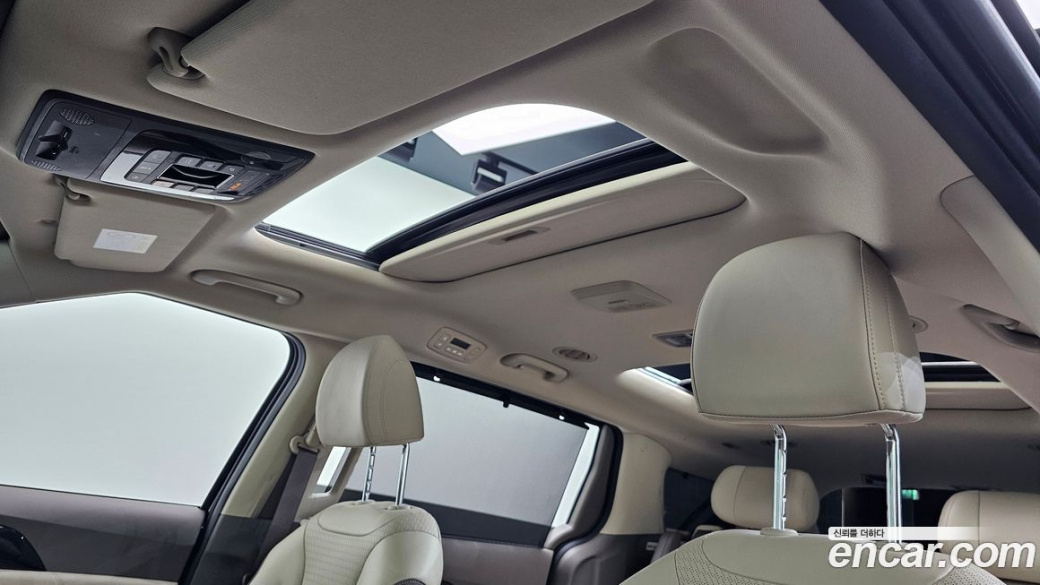 Kia Carnival 7-Seater Gravity, 2024