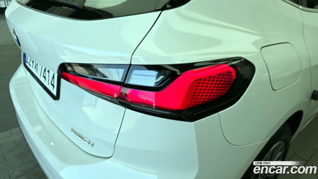 BMW 2-Series 220i Luxury, 2024