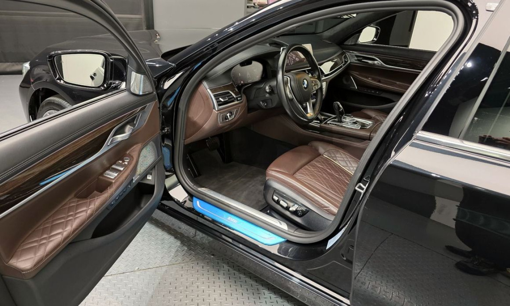 BMW 7-Series 740Li xDrive Design Pure Excellence, 2022