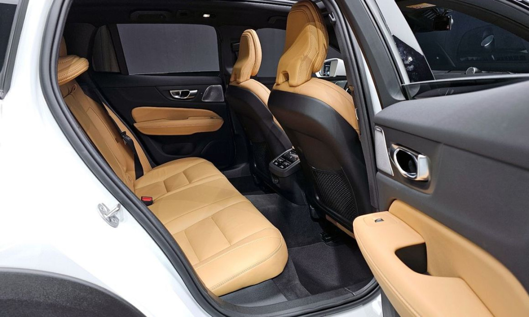Volvo V60 B5 Ultra AWD, 2025