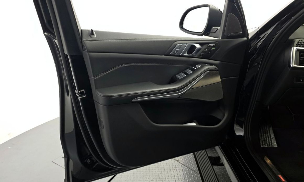 BMW X7 xDrive 40i Design Pure Excellence 7-Seater, 2025