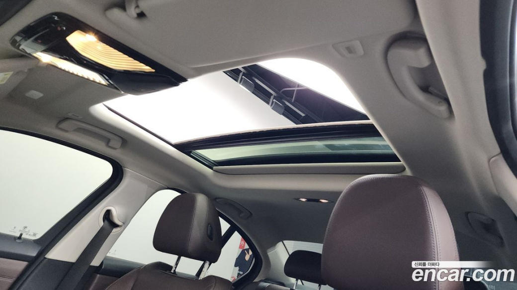 BMW 3-Series 320i Luxury, 2022