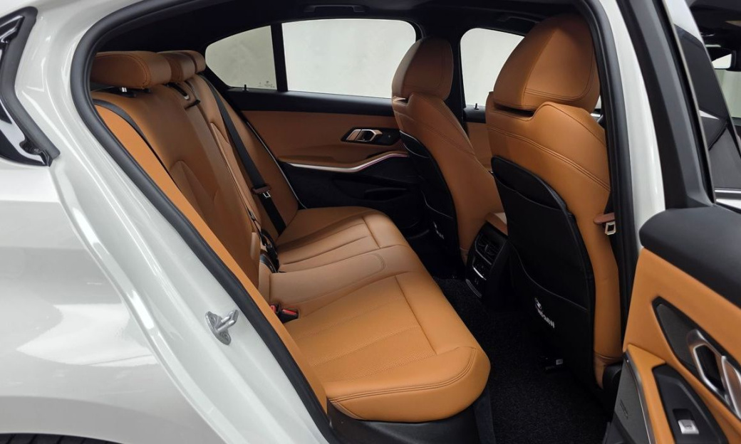 BMW 3-Series 320i M Sport, 2025