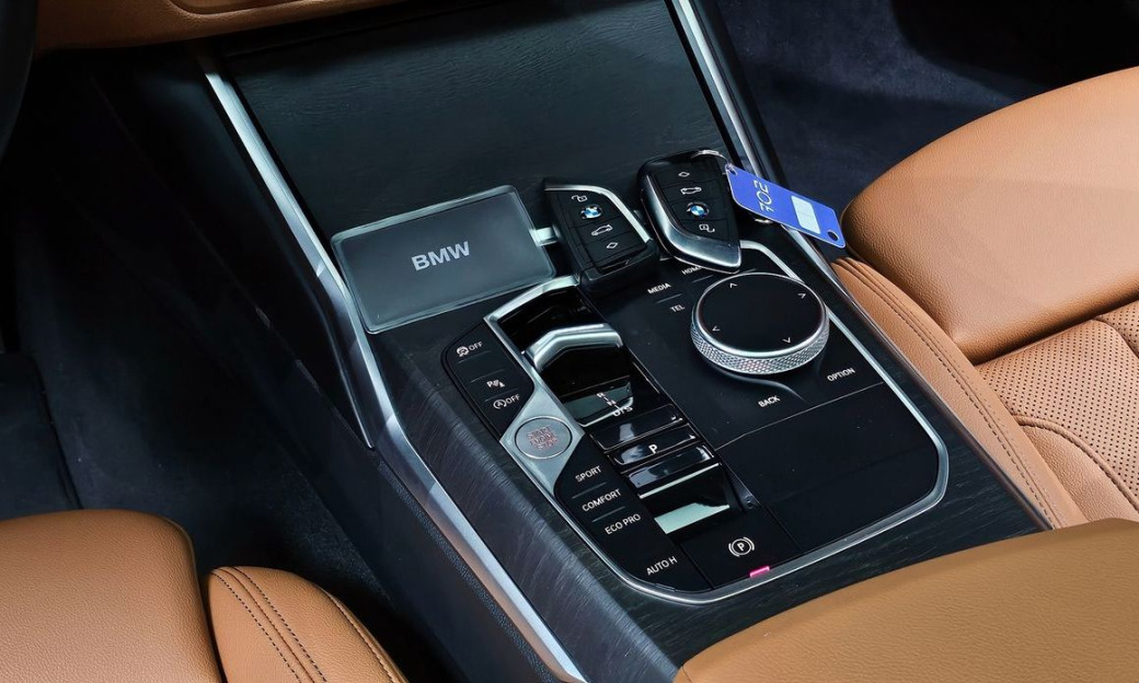 BMW 3-Series 320i, 2023