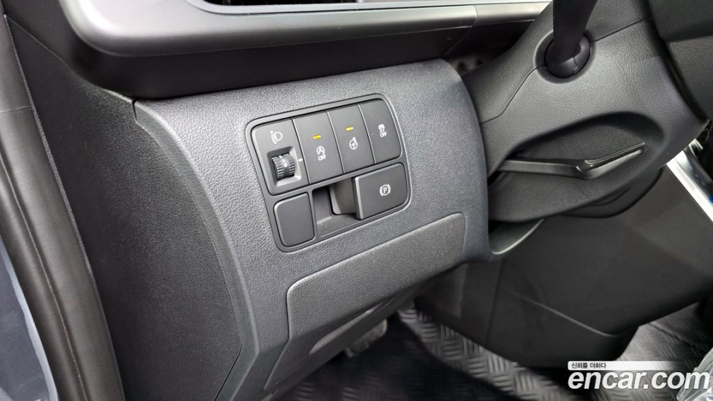 Hyundai Staria Tourer 11-Seater, 2024