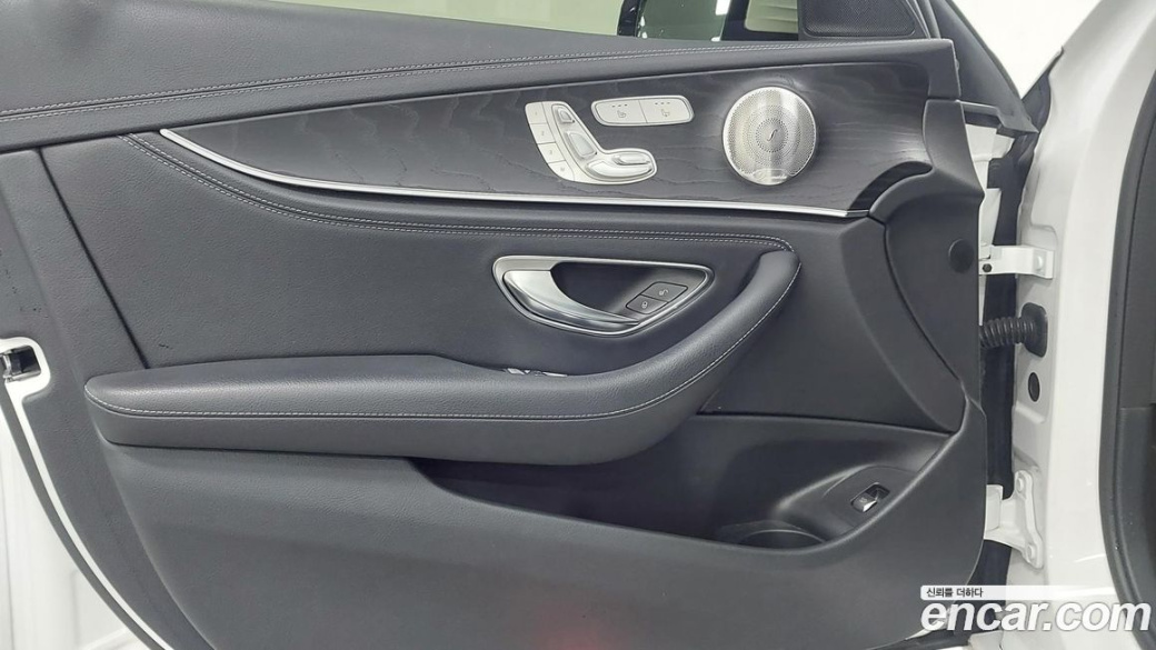 Mercedes-Benz E-Class E220d 4MATIC AMG Line, 2023