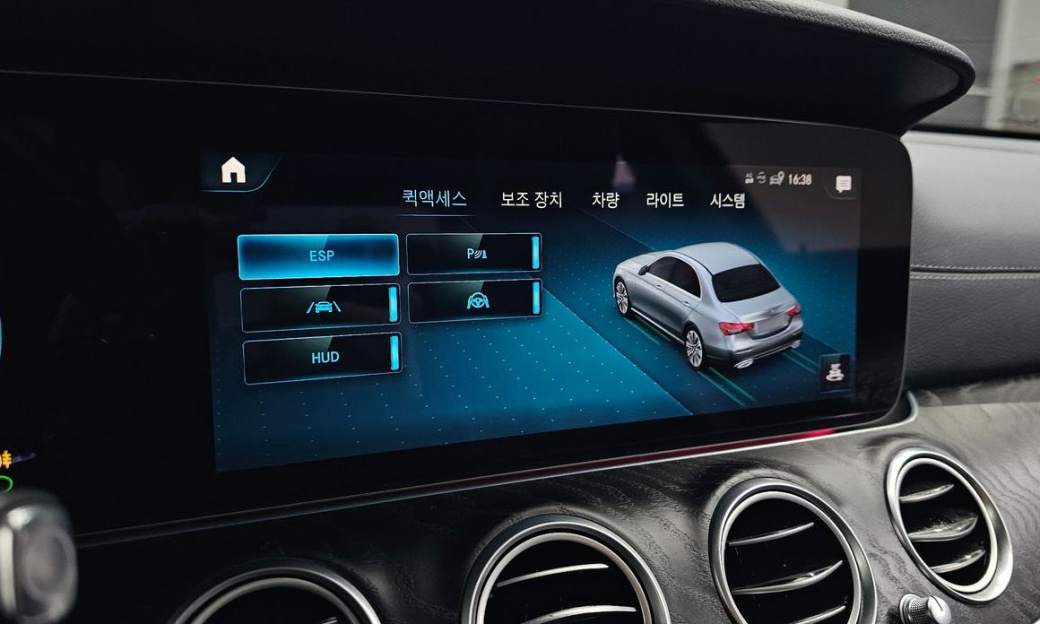 Mercedes-Benz E-Class E220d 4MATIC AMG Line, 2022