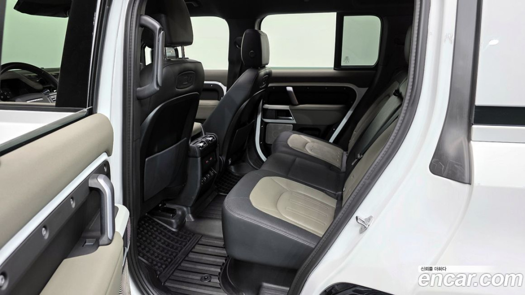 Land Rover Defender 110 P300 X-Dynamic SE, 2022