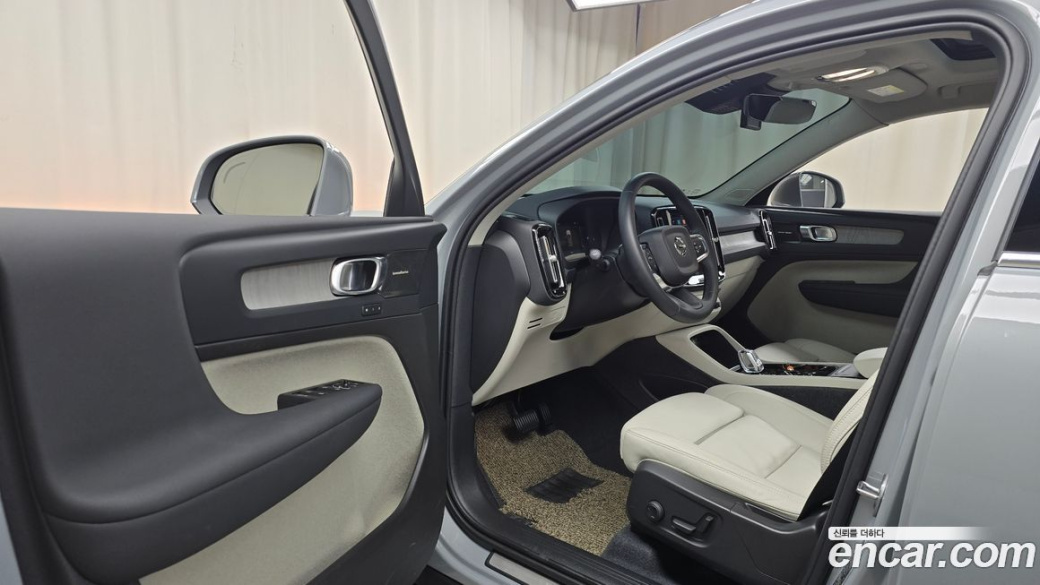 Volvo XC40 B4 Ultimate Bright, 2024