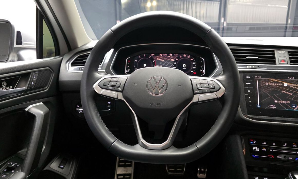 Volkswagen Tiguan 2.0 TSI Prestige, 2024