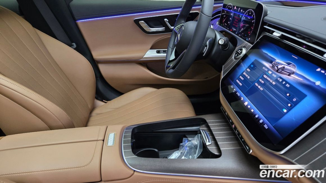 Mercedes-Benz E-Class E300 4MATIC Exclusive, 2025