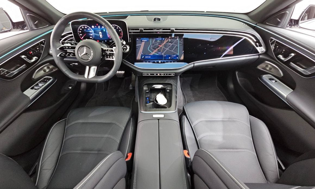 Mercedes-Benz E-Class E300 4MATIC AMG Line, 2025