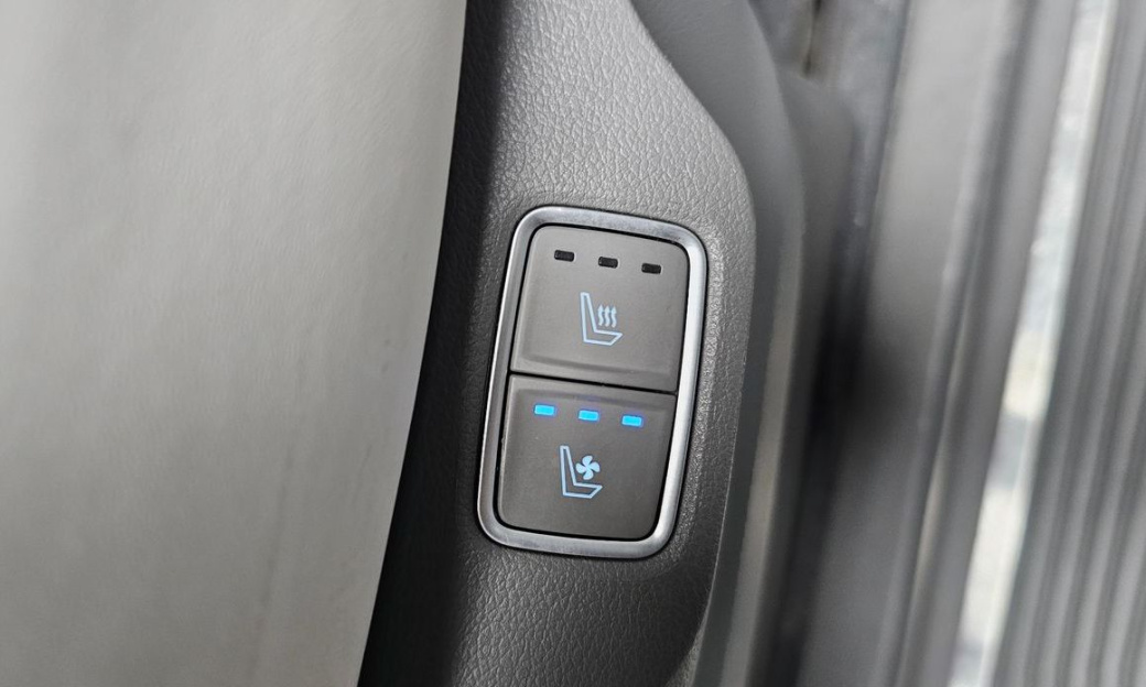 Hyundai Staria 4WD Lounge 9-Seater, 2023
