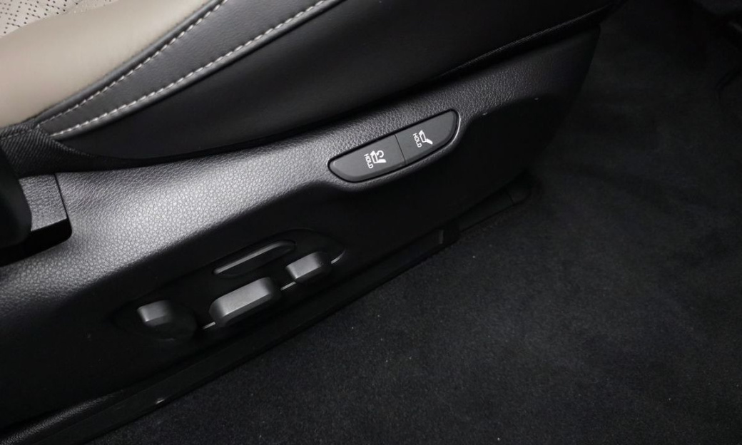 Kia Carnival 7-Seater Gravity, 2024