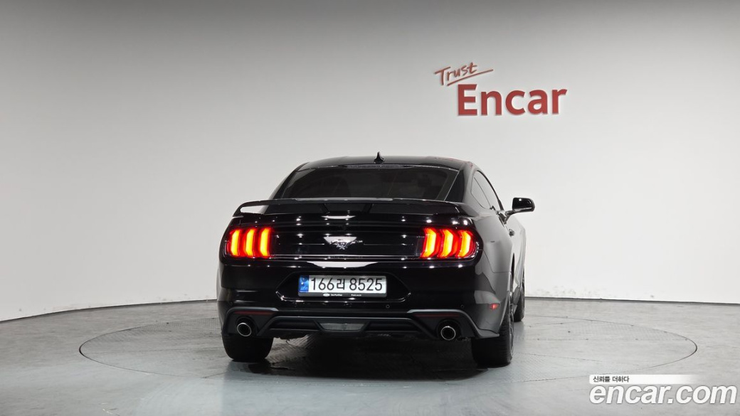 Ford Mustang Coupe, 2022