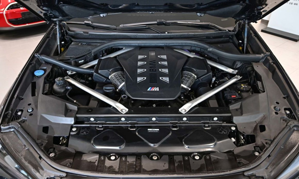 BMW X5 M60i, 2024