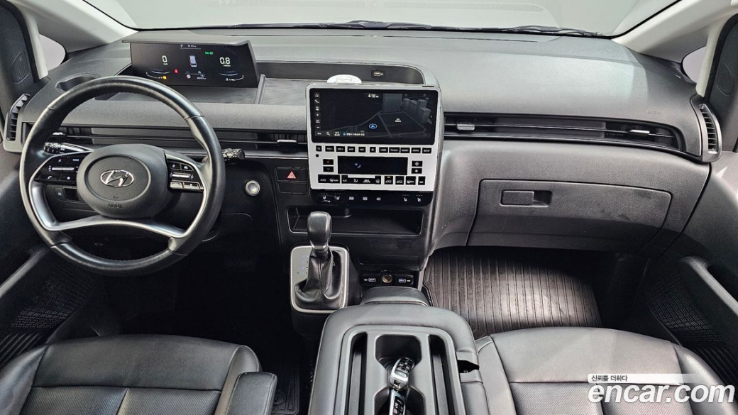 Hyundai Staria 4WD Tourer 11-Seater, 2023