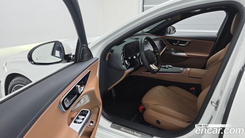 Mercedes-Benz E-Class E300 4MATIC AMG Line, 2025