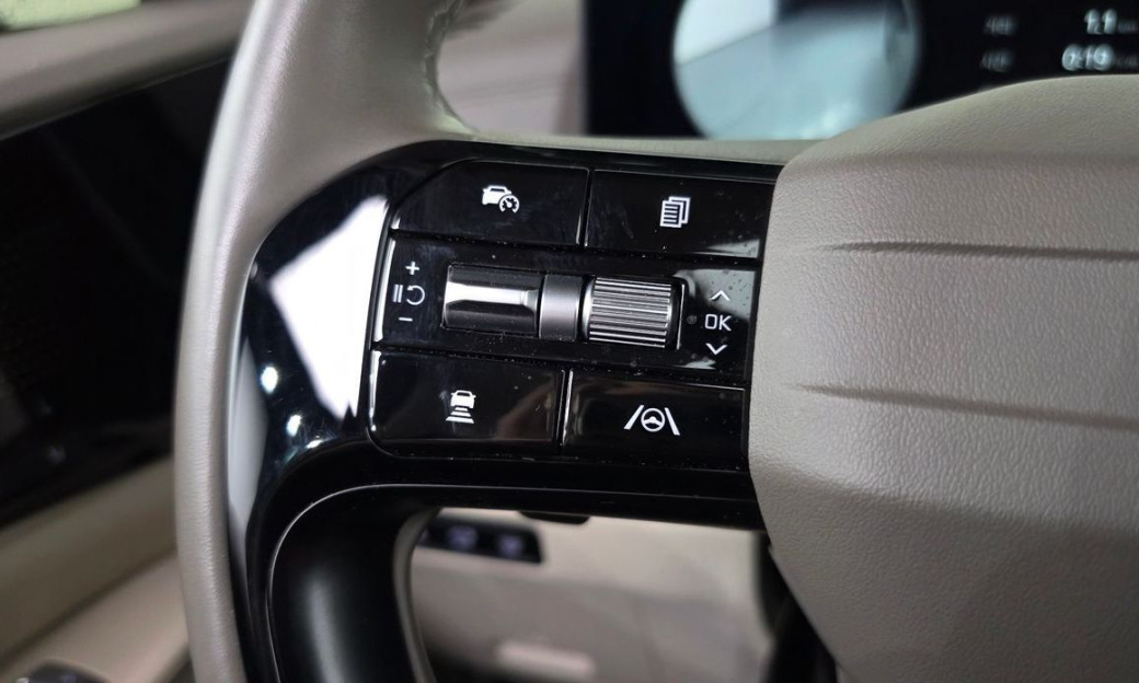 Kia Carnival 7-Seater Gravity, 2025