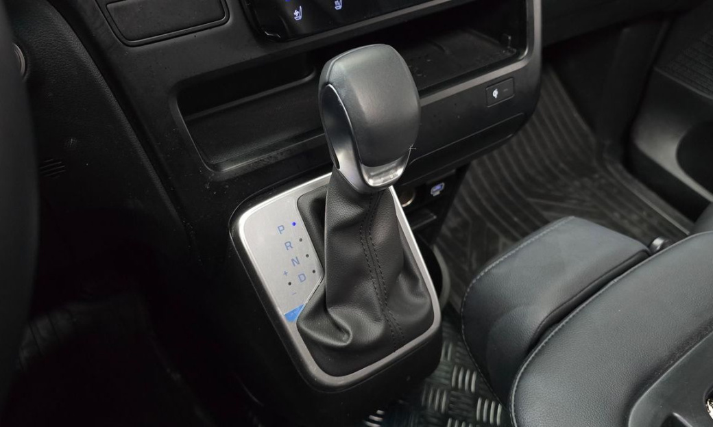 Hyundai Staria Tourer 11-Seater, 2025