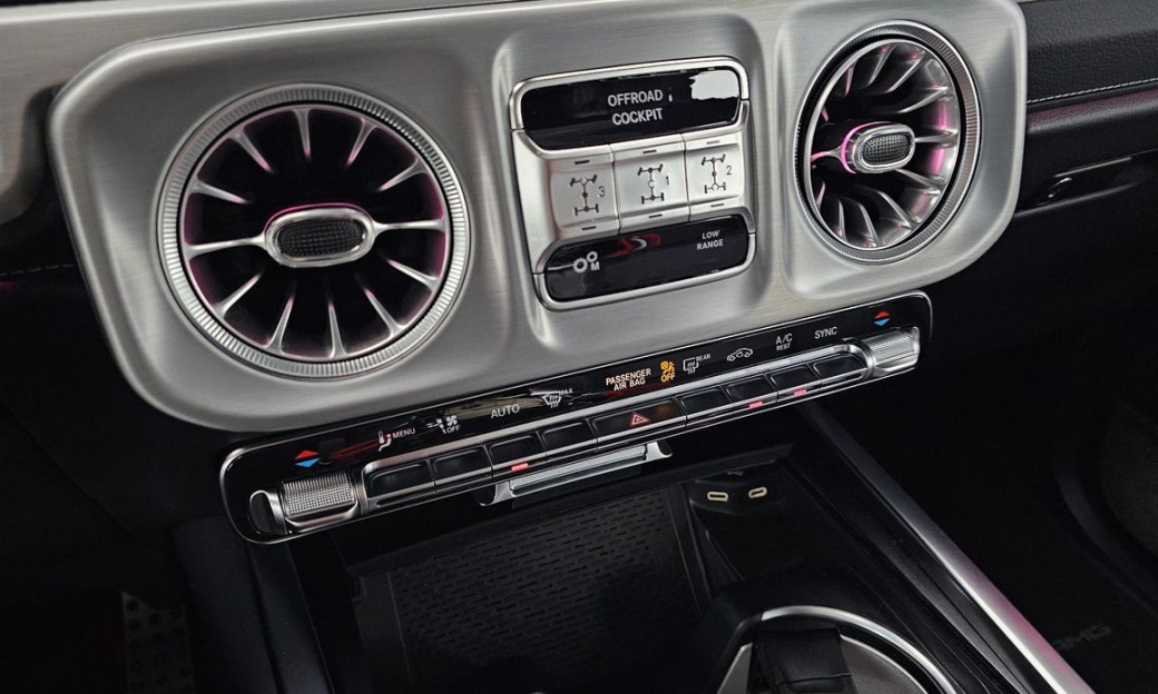 Mercedes-Benz G-Class G450d, 2025