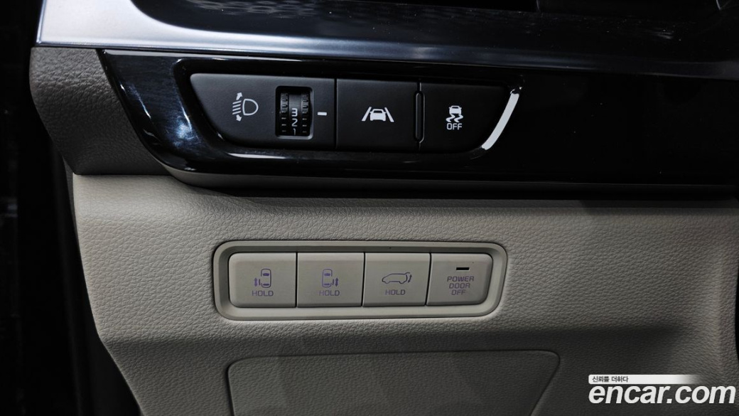 Kia Carnival 9-Seater Hi-Limousine, 2023