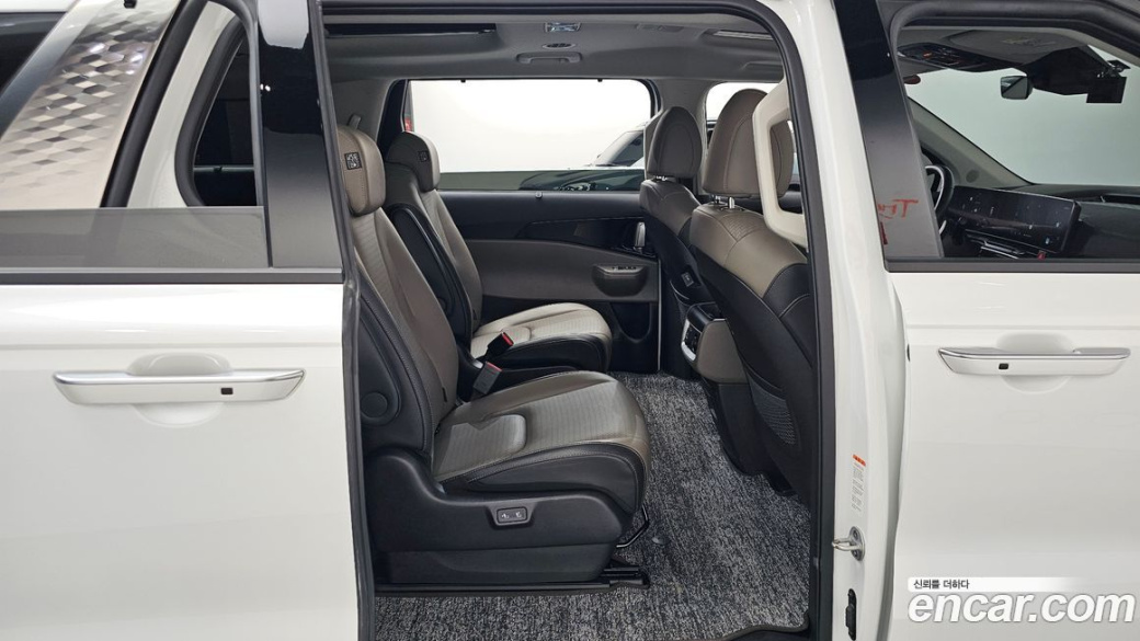 Kia Carnival 9-Seater Signature, 2025