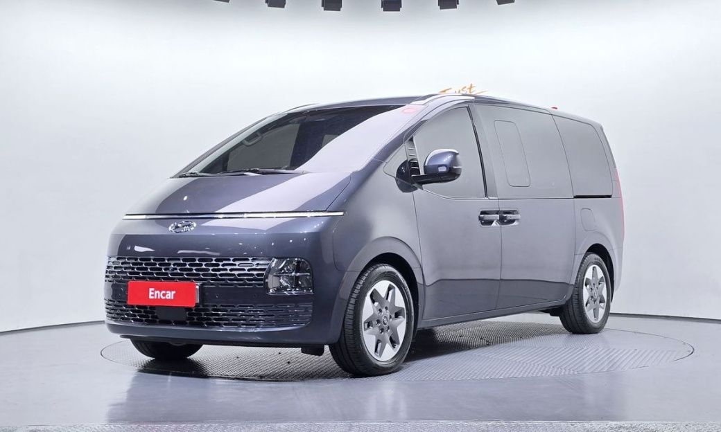 Hyundai Staria Tourer 11-Seater, 2024