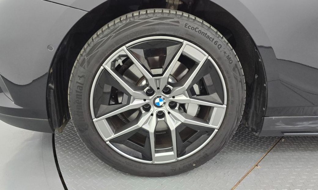 BMW 5-Series 530i xDrive, 2024