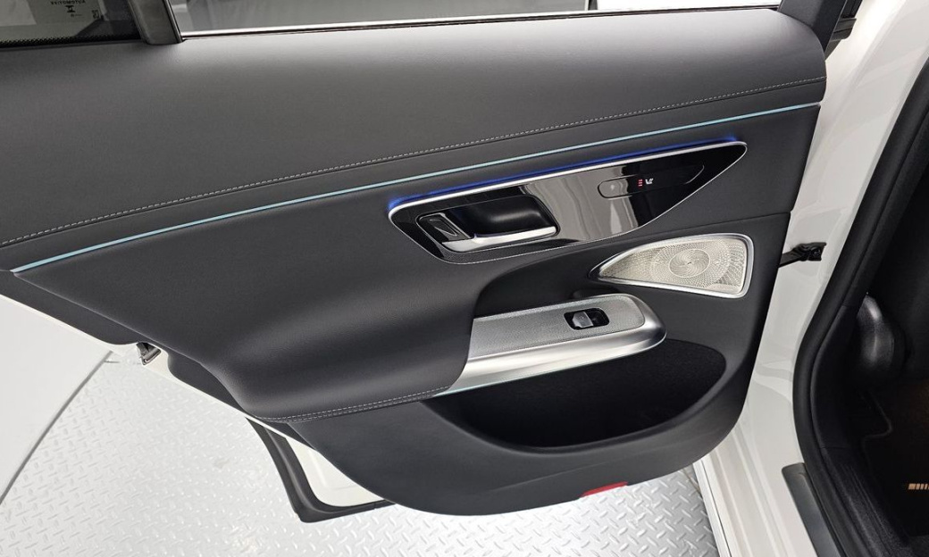 Mercedes-Benz E-Class E300 4MATIC AMG Line, 2024