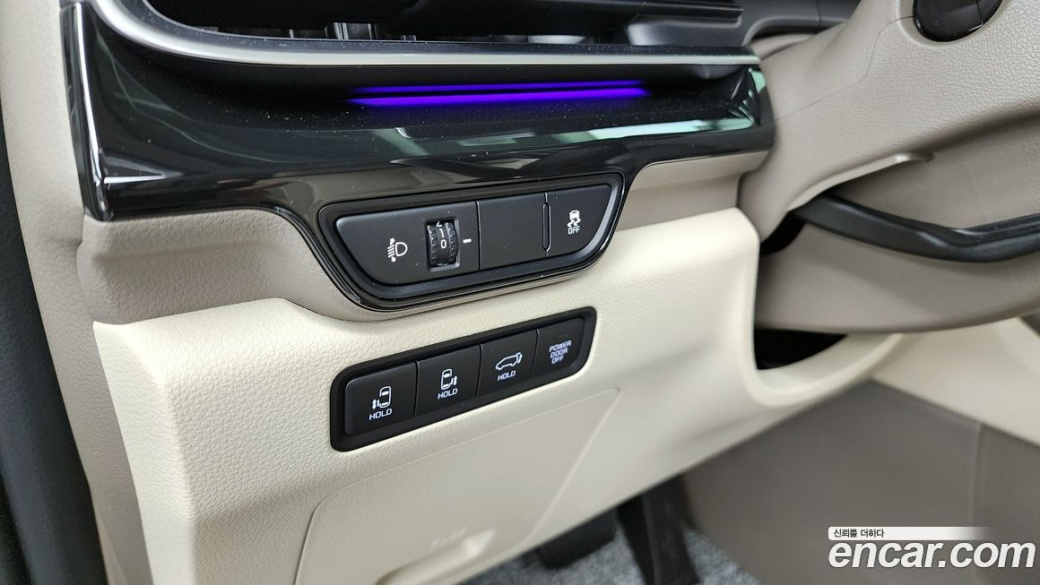 Kia Carnival 9-Seater Signature, 2025